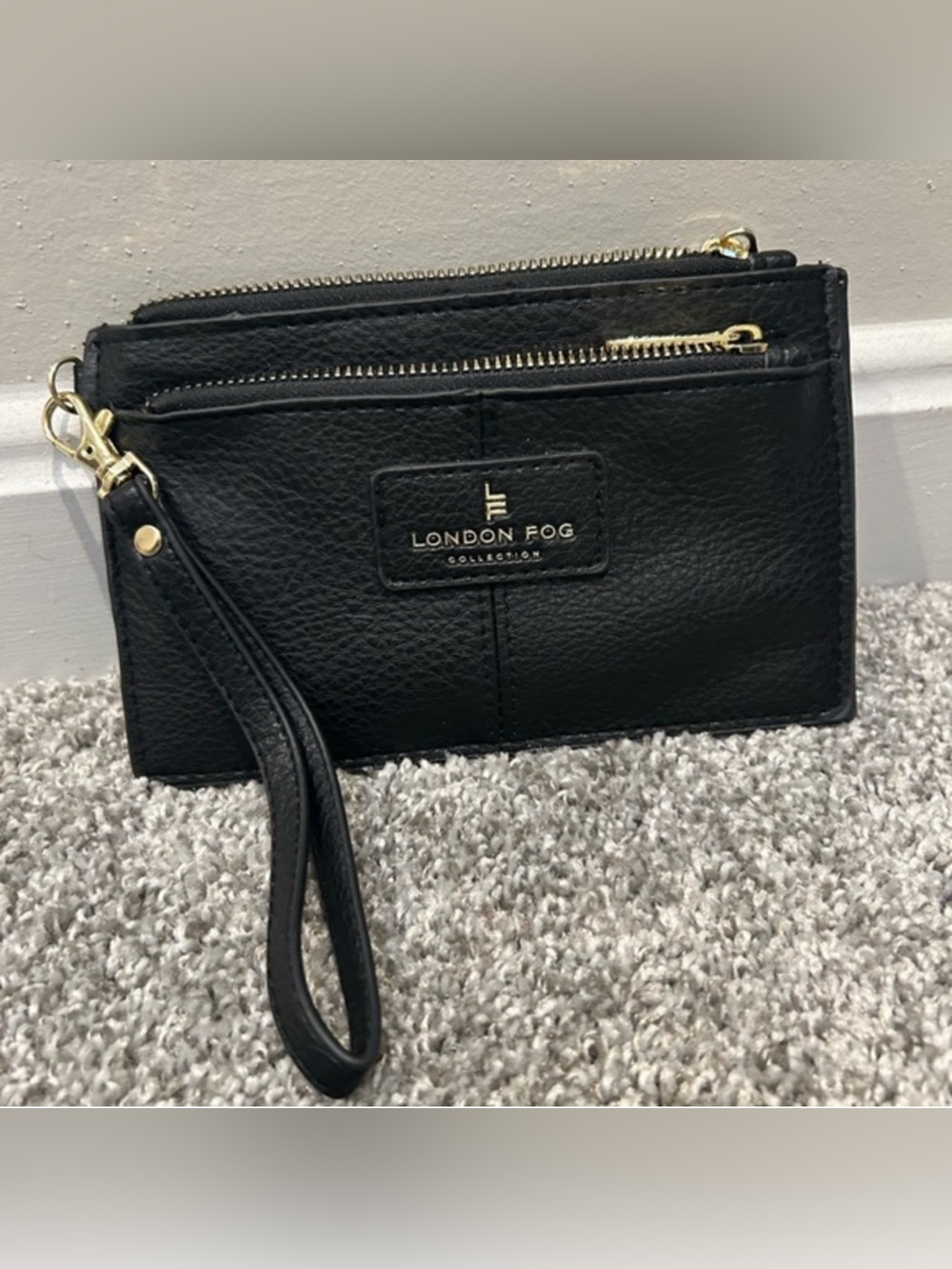 🌸 London Fog Black Zip Wristlet Clutch with Gold Hardware